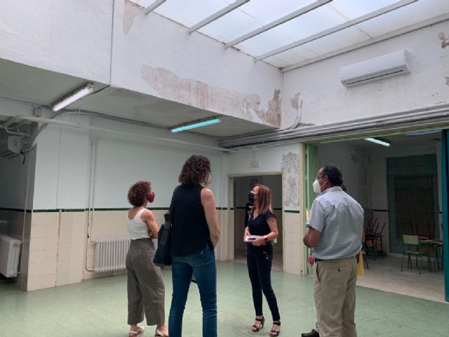 Educación renueva la cubierta del lucernario del CEIP Santiago el Mayor