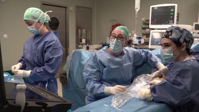 El hospital Reina Sofía realiza más de un centenar de intervenciones de hernias complejas