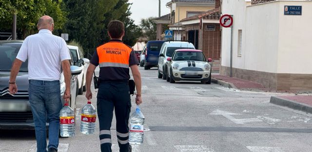Protección Civil refuerza la atención a los vecinos de las pedanías afectadas por el corte de suministro de agua