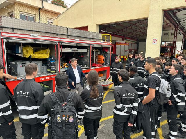 Bomberos y Policía Local de Murcia acercan su labor a los futuros profesionales de emergencias