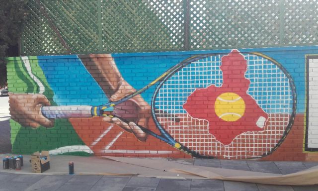 La Oficina del Grafiti finaliza el primer mural realizado en colaboración con una entidad privada