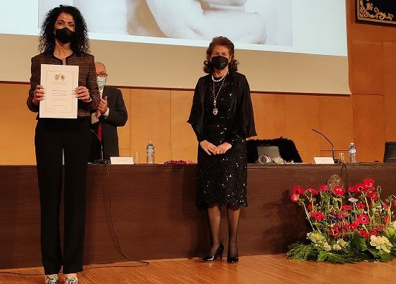 La Academia de Farmacia premia a la egresada de la UCAM Olga Tárraga