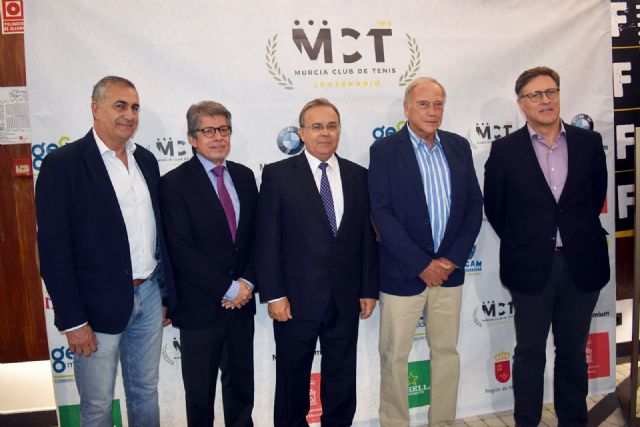 El Murcia Club de Tenis estrena el documental de su centenario ante más de 300 socios en la Filmoteca