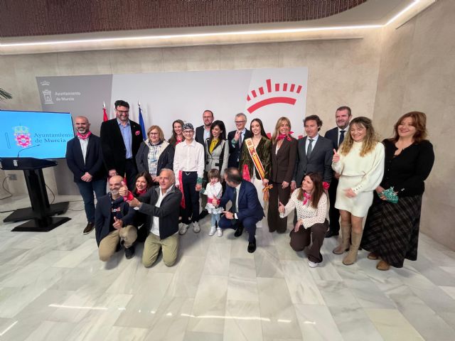 Salud apoya a la Fundación Aladina en su campaña 'El Pañuelo de la Huerta' para construir el gimnasio oncológico pediátrico de la Arrixaca