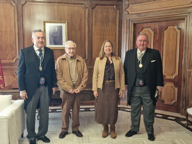 La capacha” recibe la aportación de la Asamblea Regional para el Santo y Real Hospital de Caridad
