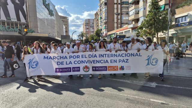 Casi 400 jóvenes scouts participan en la celebración del Día Internacional de la Convivencia en Paz con una marcha solidaria por la ciudad