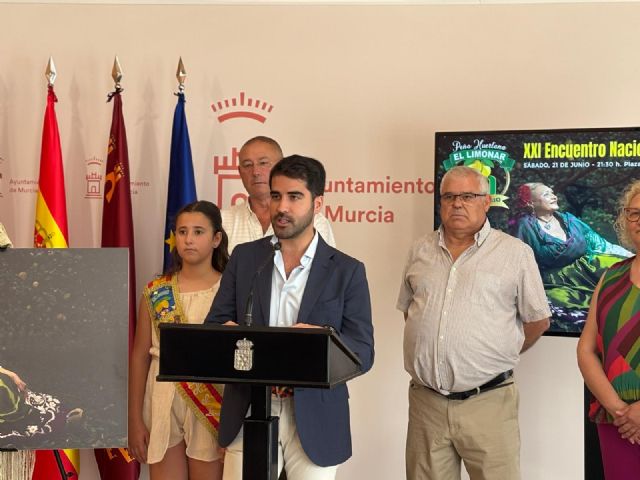 Murcia acoge el XXI Encuentro Nacional de Folklore con grupos de Mallorca y la Región y un homenaje al atleta Miguel Ángel López
