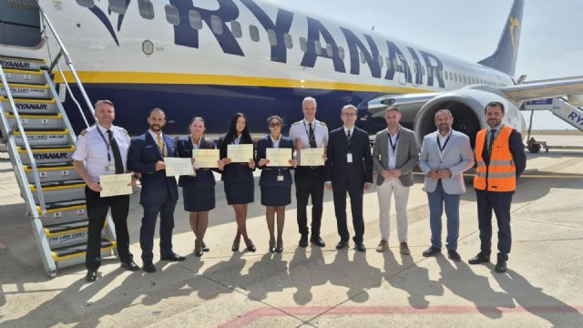 Murcia recibe el vuelo 1200 en el Aeropuerto Internacional de Corvera desde Birmingham con un homenaje al 1200 aniversario de su fundación