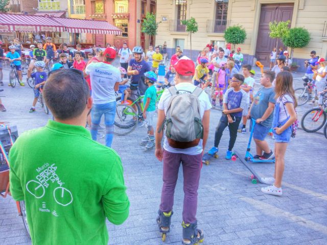 La ruta Pokémon Bike demuestra que es posible desplazarse sobre ruedas por la ciudad de forma segura y divertida