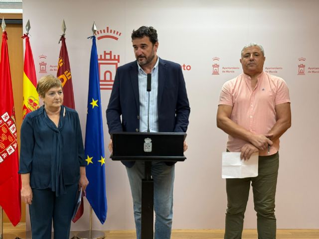 Más de 1.100 vecinos exigen revocar el cierre de camino entre los dos Javalíes y denuncian el ninguneo  de la alcaldesa de Murcia