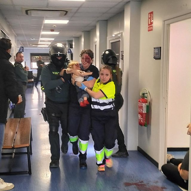 Estudiantes de la UCAM afrontan junto a la Guardia Civil un simulacro de atentado terrorista