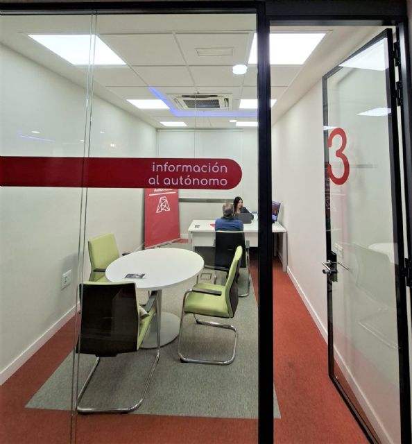 La Oficina del Autónomo atendió en 2025 a más de 1.000 personas y refuerza su apoyo al emprendimiento y al autoempleo en la Región