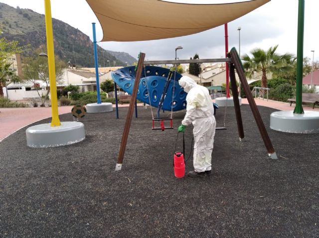 El Ayuntamiento lanza un dispositivo especial de  desinfección de los parques y jardines del municipio