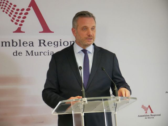 Segado pregunta a Lucas si “no va a acudir a la Asamblea hasta el día que tenga que hacerlo como diputado de la oposición”