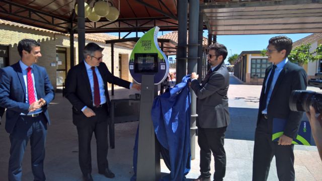 La UCAM instala el Cargador Smart City para dispositivos móviles diseñado por Suez