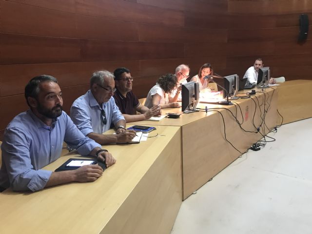 La Mesa de Contratación propone la adjudicación del servicio de limpieza en colegios y de mantenimiento del cementerio municipal