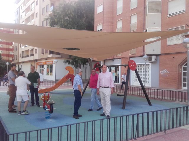 El Ayuntamiento instalará sombraje en las zonas de juegos infantiles del jardín de las Tres Copas, El Ranero y La Tercia