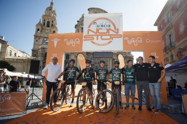La Plaza Belluga acoge la llegada de la segunda edición de la Murcia Non Stop Madrid-Murcia