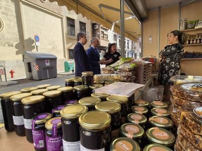 El mercado tradicional de Todos los Santos vuelve a instalarse en la Plaza de San Pedro