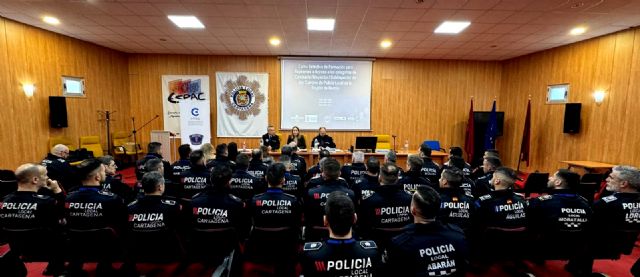 Un total de 35 agentes de las policías locales de ocho municipios inician su formación para inspector, subinspector o comisario