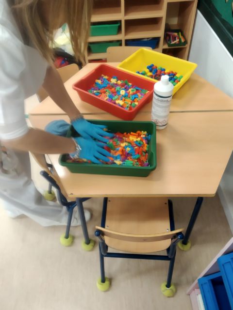 Educación intensifica las labores de limpieza y desinfección en los centros durante el periodo de aislamiento