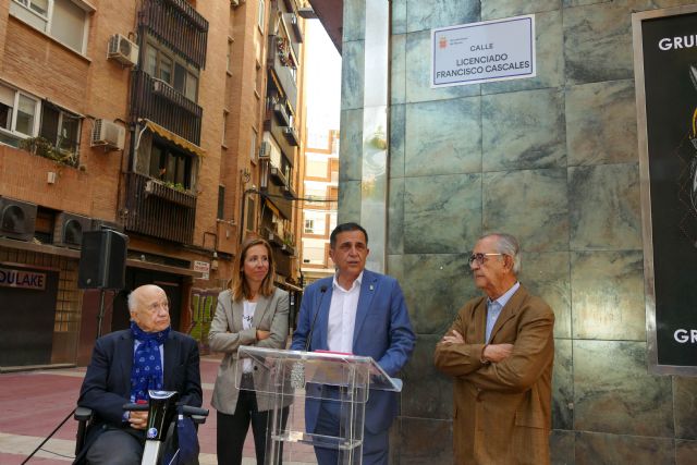 El Alcalde Serrano visita la calle Licenciado Francisco Cascales