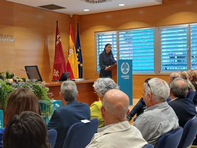 El Gobierno regional destaca el papel estratégico de los veterinarios en la salud pública y la seguridad alimentaria