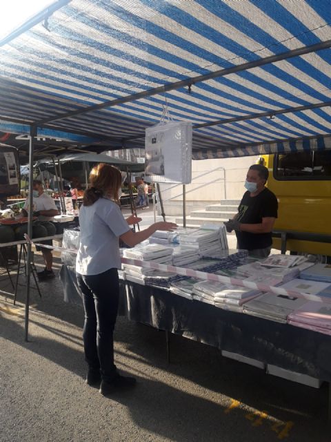 El Ayuntamiento anima a los comerciantes de los mercadillos a que realicen una correcta recogida de residuos