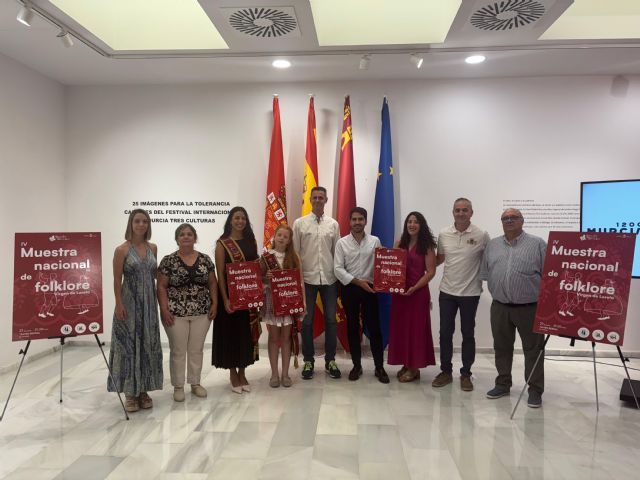 La IV Muestra de Folklore 'Virgen de Loreto' llega al Teatro Bernal con bailes regionales y tradición nacional