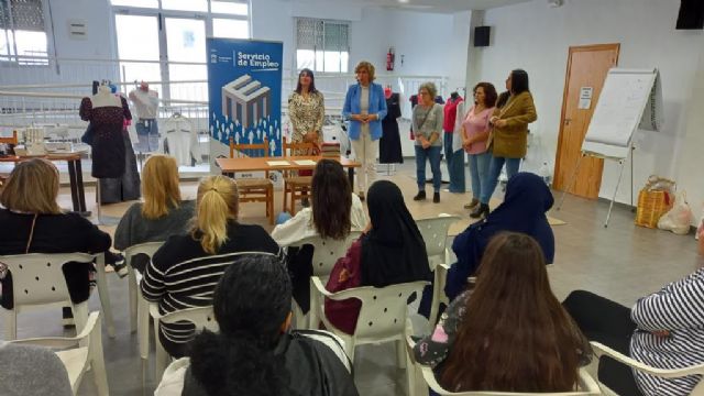 Un programa municipal de formación en costura mejorará la empleabilidad en las pedanías
