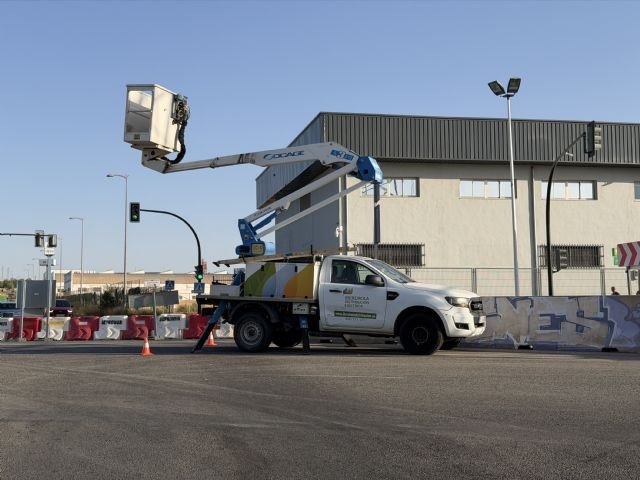 Iberdrola comienza la retirada de 8 grandes torres eléctricas de Los Rectores y la Costera Norte en Murcia