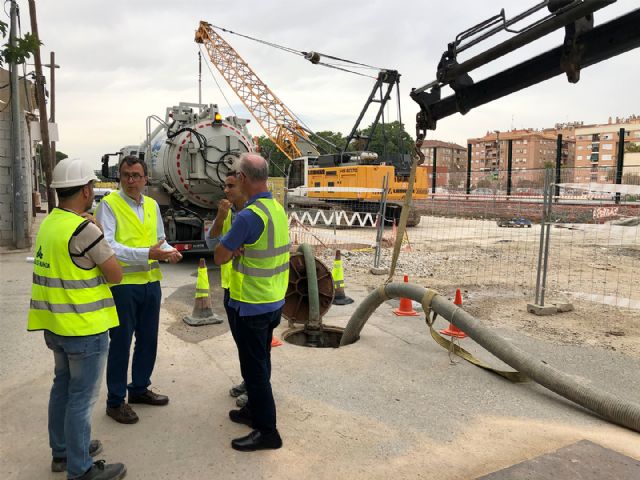 El desvío de los colectores afectados por el soterramiento se acelera aprovechando el corte de los servicios ferroviarios