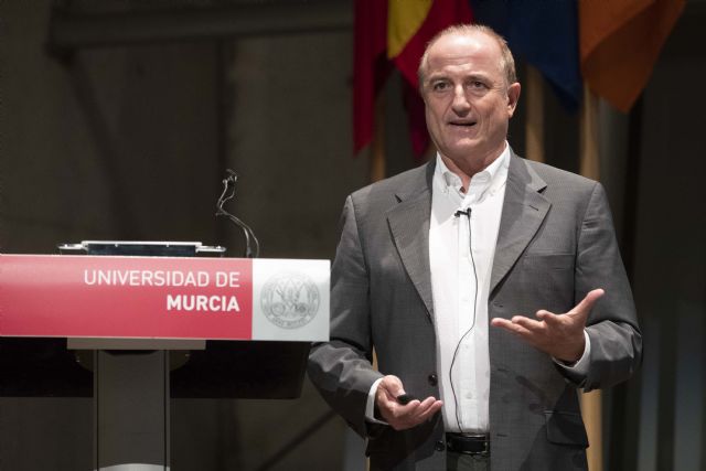 Miguel Sebastián explica en la Facultad de Economía de la Universidad de Murcia las lecciones aprendidas de la crisis