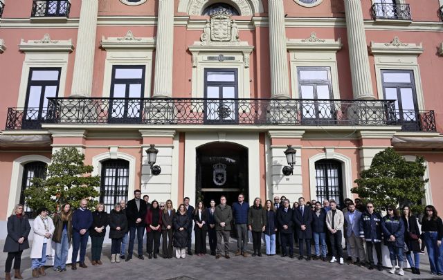 El Ayuntamiento de Murcia guarda un minuto de silencio en memoria de las víctimas del accidente ferroviario en Adamuz