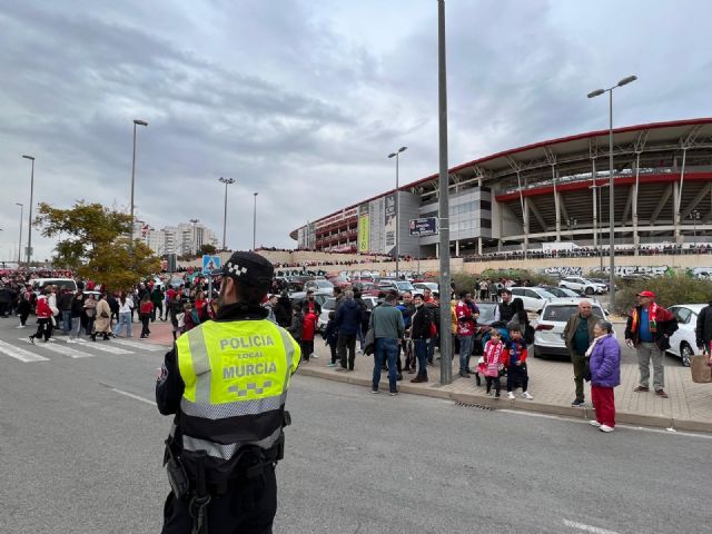 El Ayuntamiento de Murcia despliega un amplio dispositivo de la Policía Local para blindar la seguridad en el derbi de alto riesgo entre el Real Murcia y el FC Cartagena
