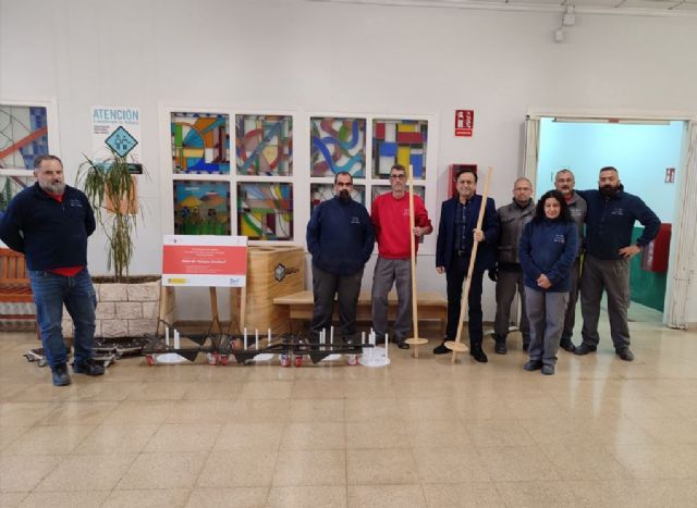 Alumnos de los programas del Servicio de Empleo realizan trabajos de mejora para el Salón de Plenos