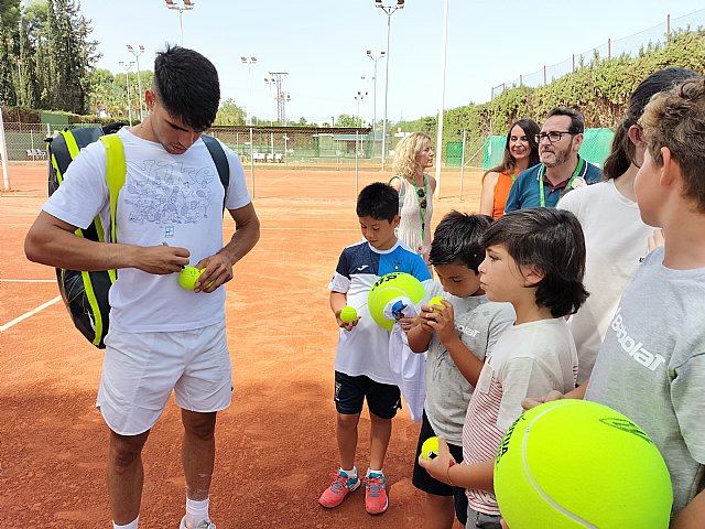 Carlos Alcaraz, maestro en su tierra