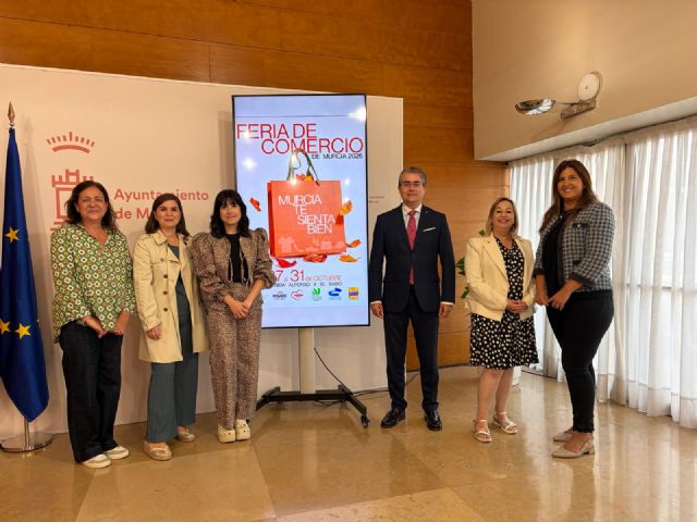 La IV Feria de Oto&ntilde;o vuelve a convertir Alfonso X El Sabio en un gran escaparate al aire libre del comercio de proximidad