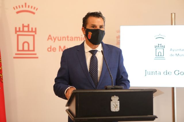 El Ayuntamiento invierte 126.000 euros en la mejora del pavimento en varias vías de Los Martínez del Puerto y Valladolises