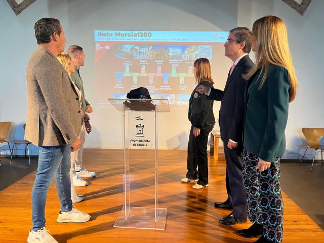 El Ayuntamiento pone en marcha la nueva ruta de 10.000 pasos 'Murcia 1200 en movimiento: Pasos firmes de una ciudad milenaria con mirada joven' y lanza un concurso con los escolares del municipio como protagonistas