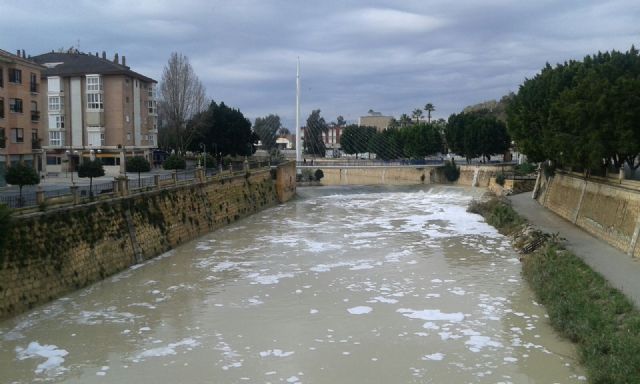 Cambiemos Murcia pide a la CHS que investigue el origen de la espuma en el río