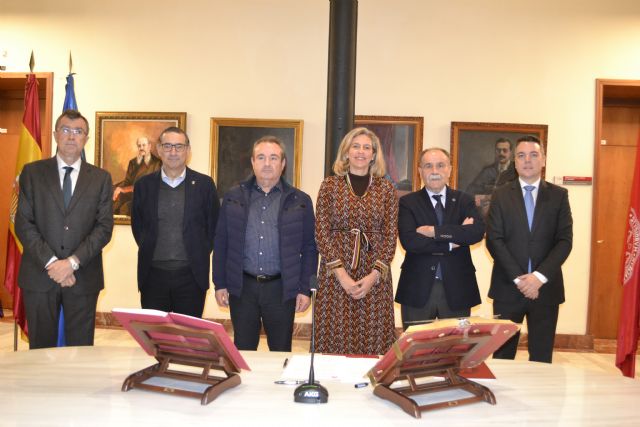 Mercedes Bernabé y Santiago Navarro toman posesión como vocales del Consejo Social de la Universidad de Murcia