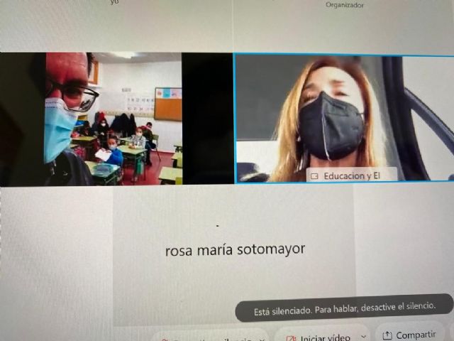 Los alumnos del colegio Infanta Cristina de Puente Tocinos ´navegan´ por las profundidades del Acuario de la UMU