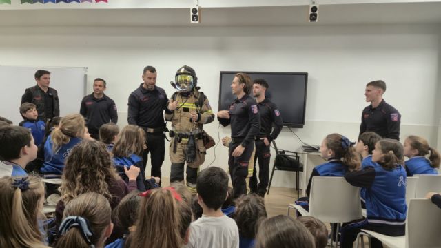 57 alumnos del Colegio Jesús María aprenden prevención y emergencias con la visita del Cuerpo de Bomberos de Murcia