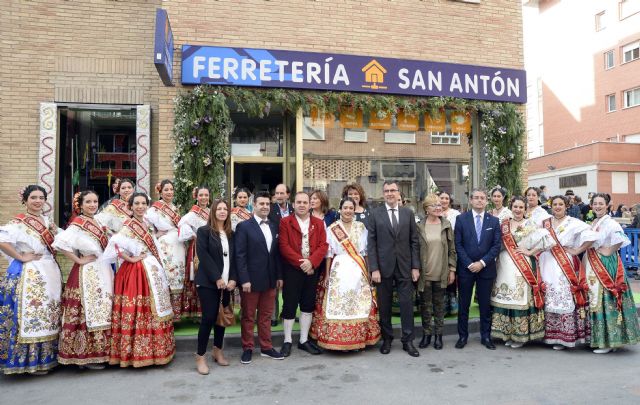 El epicentro de las Fiestas de Primavera se traslada a San Antón con una multitudinaria degustación de buñuelos con chocolate