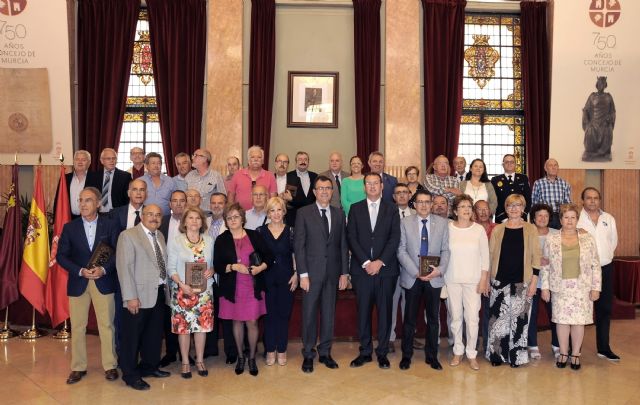 Homenaje a los 39 funcionarios municipales que se jubilan durante este 2016