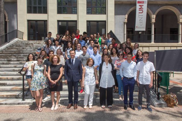 Estudiantes de Latín y Griego reciben los premios de la XI Olimpiada de Lenguas Clásicas