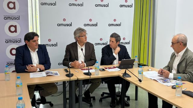 El consejero de Empresa subraya la importancia de la economía social, un sector que agrupa a más de 600 empresas y da trabajo a más de 3.500 personas en la Región