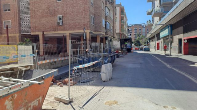 Las obras para mejorar el suministro de agua en Santa María de Gracia avanzan con la renovación de las redes de abastecimiento
