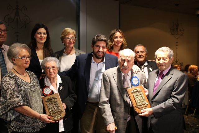 López Miras asiste al homenaje a los abuelos de la Federación de Centros de Mayores del municipio de Murcia